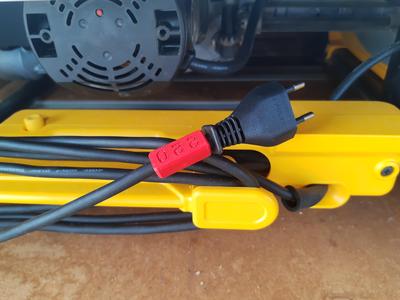 Voltage identifier for cables