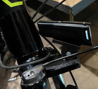Scheinwerfer Gabelbefestigung / Mountain bike fork mount for headlight