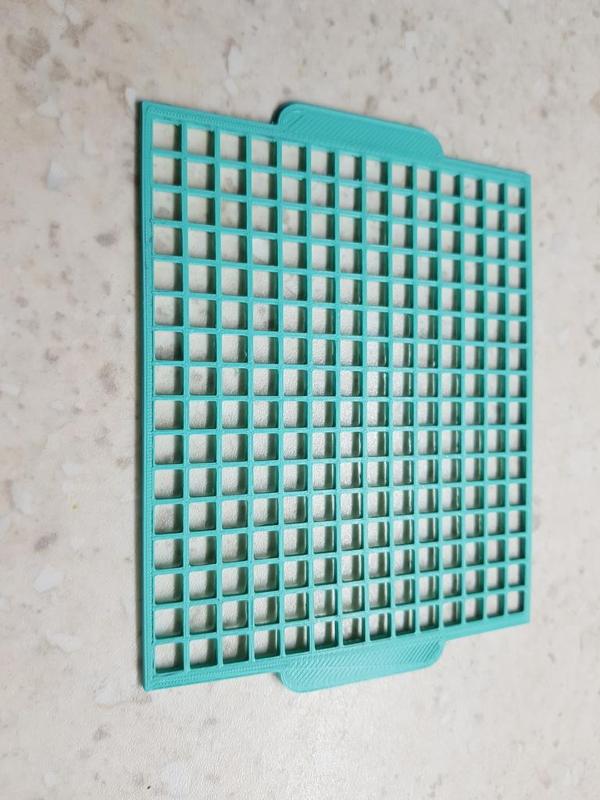 Vegetable cutter cleaning net