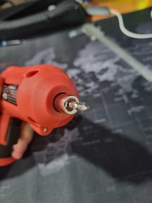 adapter for 4mm bits. The bit can stick to the drillers magnet.