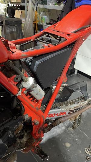 Airbox lid Honda XR 200 1983