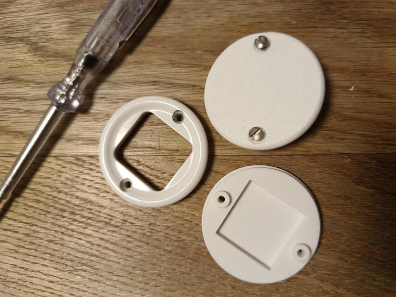 Coverplate for defective Light-Switch / temporäre Abdeckplatte für Quasi-Feller Licht-Schalter