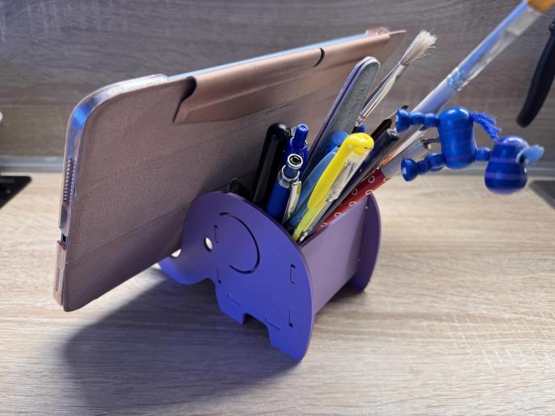 Elephant tablet stand