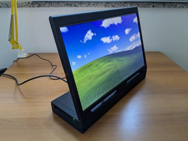 Portable 17" laptop display enclosure (HP DV7 N17306 -L02)