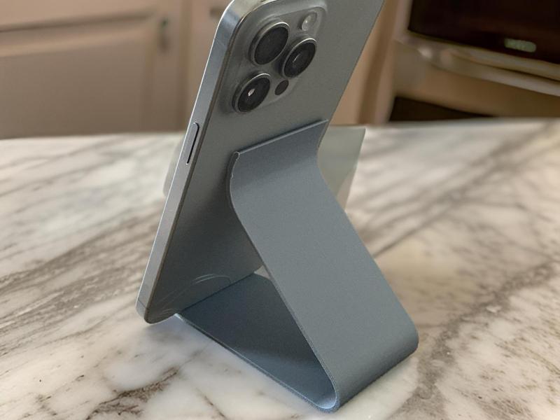 Easy and fast smartphone holder to print