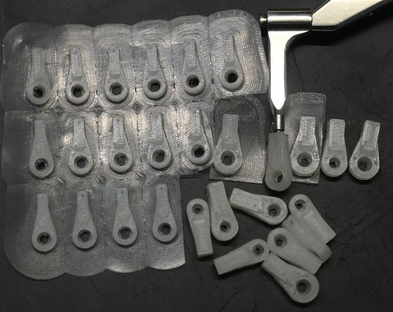 Helicopter blade/pitch linkage spoons