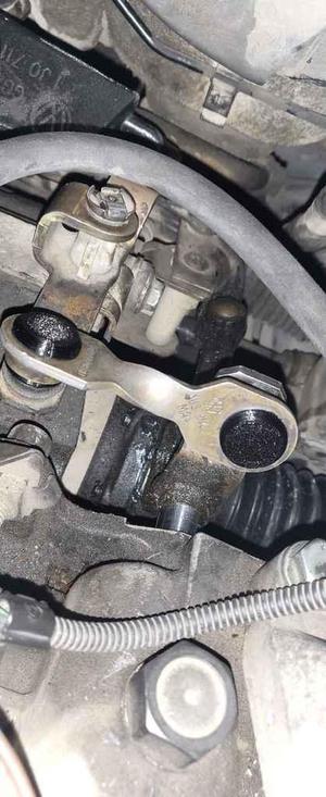 Golf IV (MK4) Gear linkage rod bushings