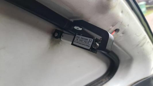 Suzuki Swift pillangóablak motorizálás