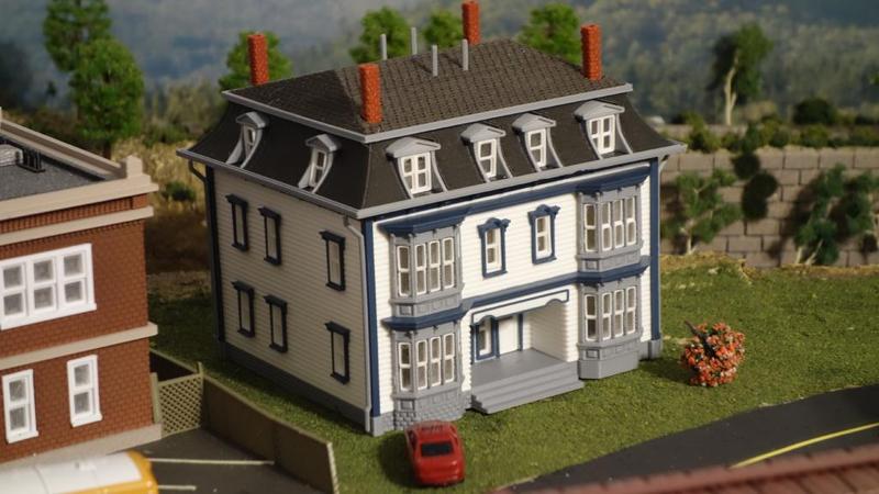 HO Scale Tenement Building