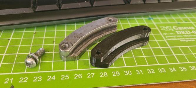 Snow chute fastening pad for snow blower