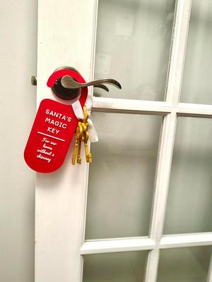 Christmas door hanger - no chimney
