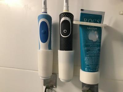 2 Electric Oral-B + Tube Holder