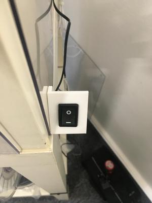 držák vypínače ventilátoru