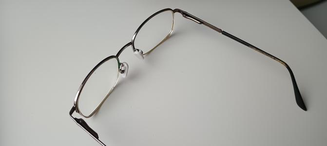 Glasses nose pad