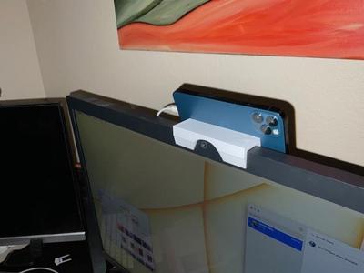 LG 5K display Continuity Camera mount
