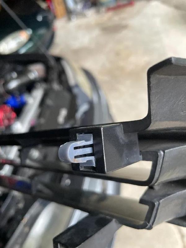 R33 Skyline GTS-T Series 1  Grille Clip   