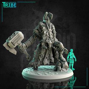 (L 0006) Frozen giant viking with hammer (Huge)