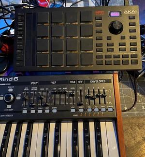 Elevated Stand for Drum Machine / Mixer, etc. 