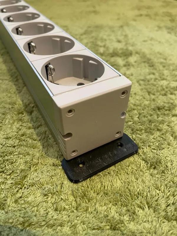 Mount for Bachmann power strip   