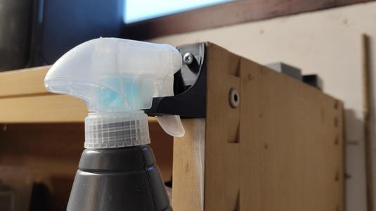 Spray bottle wall mount