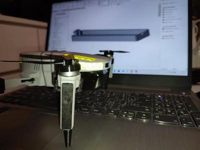 Krytka ramene dronu Potensic Atom 4K.   