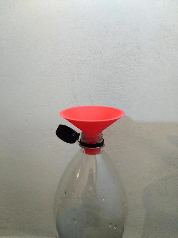 Funnel for PET bottle   