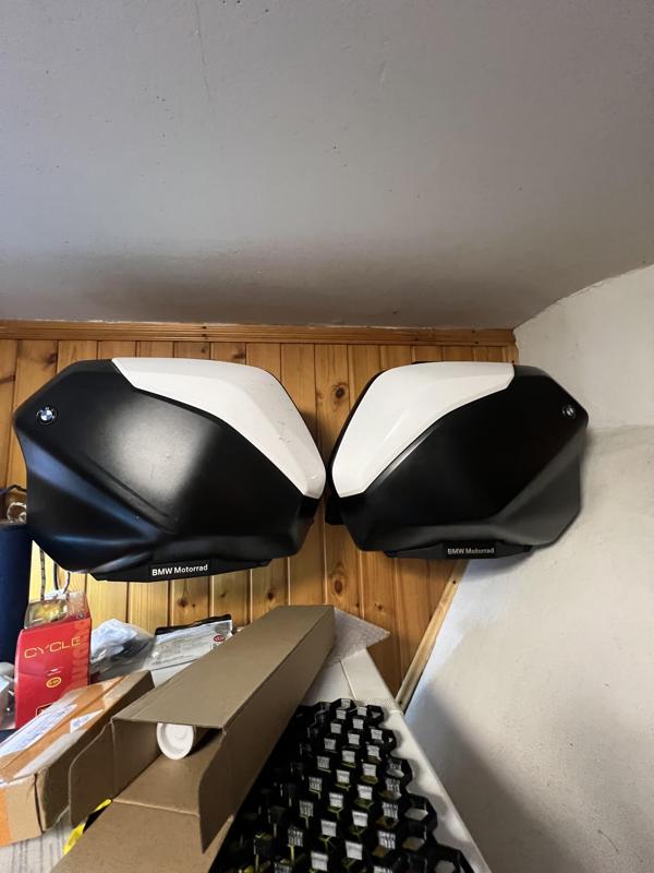 BMW S1000XR Wall Mount for Motorcycle Bags – 3D Printable STL File – Compatible with OEM Panniers