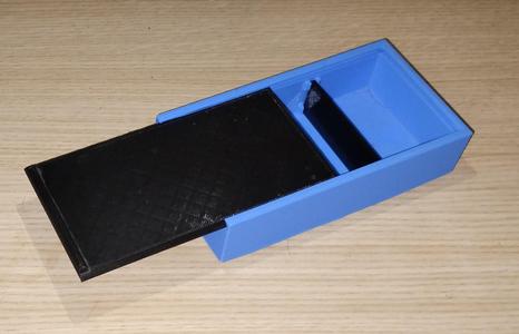 Box with sliding lid
