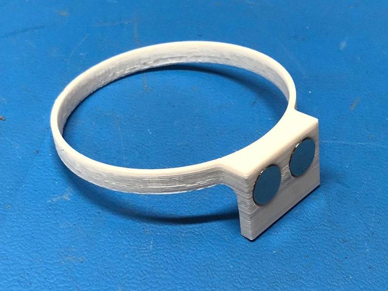 Magnetic mica holder