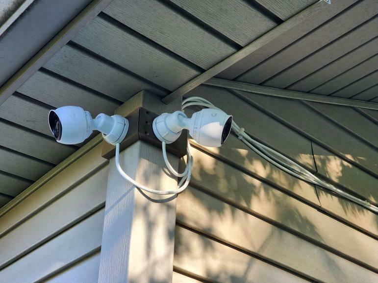 4" Vinyl Siding Corner Bracket for Ubiquiti G4/G5 Cameras (Threaded Insert)