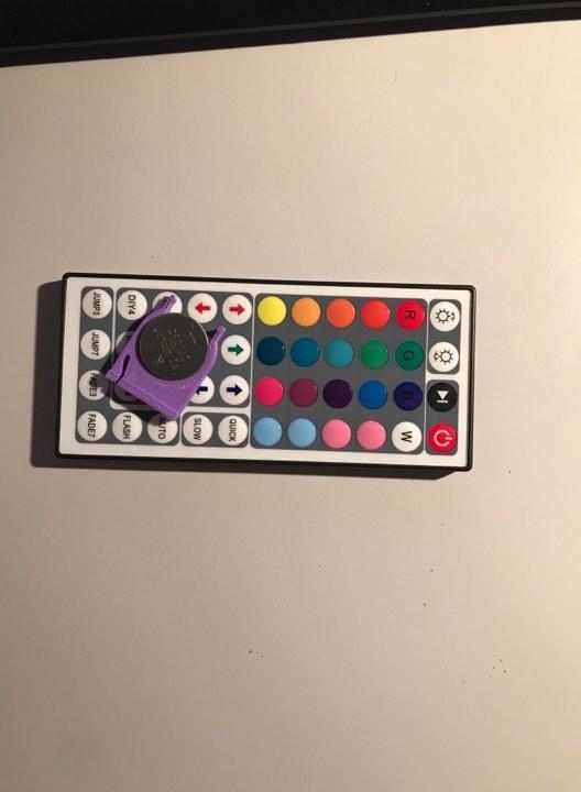 LED controller battery clip