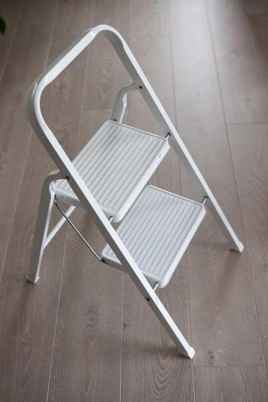 Feet for mini stepladder