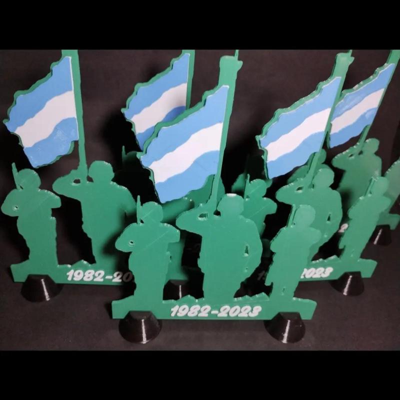 FALKLAND ISLANDS CENTERPIECE