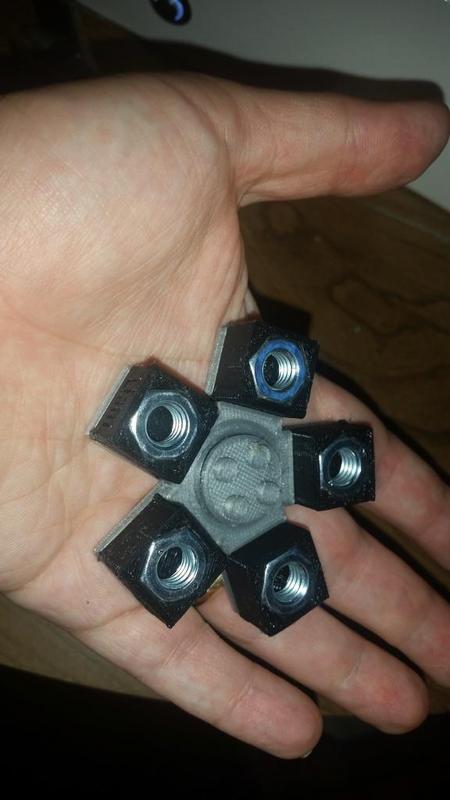 LEGO-like Fidget Spinner remixed to be bearingless - 5 rays of 2x2 bricks 