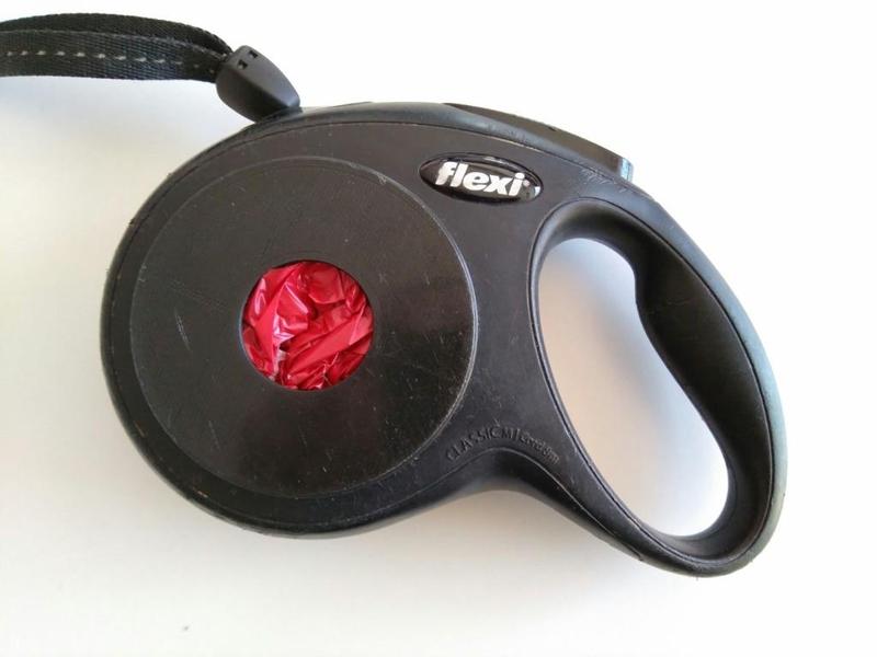 Hundekotbeutelspender für eine Laufleine / Dog Waste Dispenser