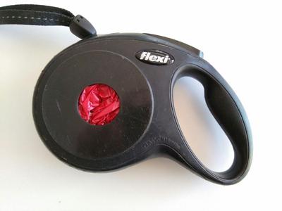 Hundekotbeutelspender für eine Laufleine / Dog Waste Dispenser