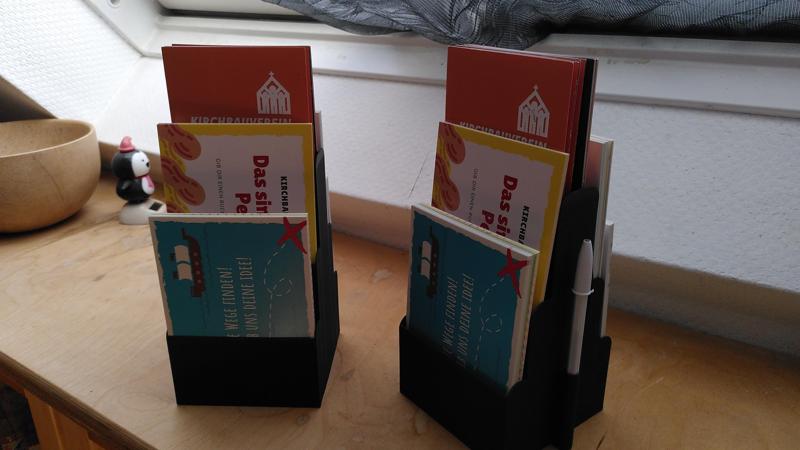 Postkartenständer mit Stifthalter