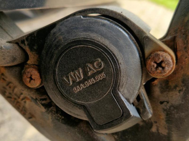 Protective Cap for Trailer Box 3AA 945 505