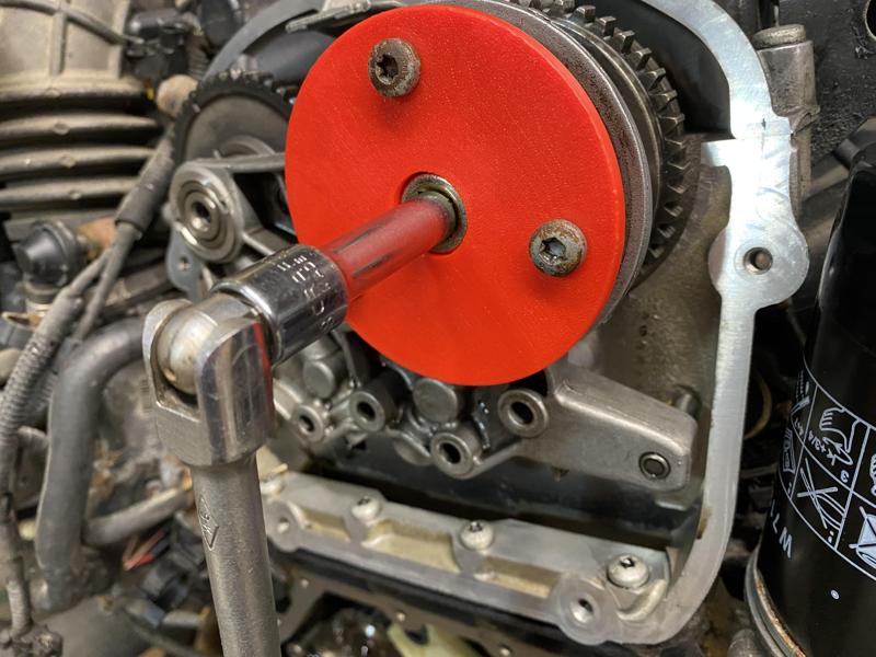 Retainer for Audi 2.0 TFSI camshaft control valve socket