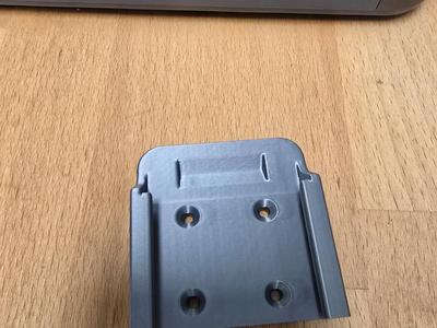 Makita 18V Battery Wall Mount with Catch