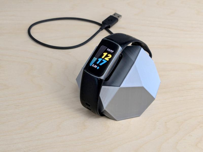 Small Low Poly Fitbit Charge Stand