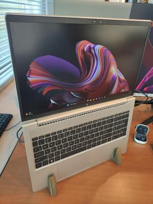 Laptop stand simple