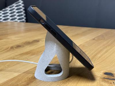 Magsafe stand