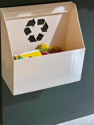 trash bin hanging on billboard askı çöp kutusu