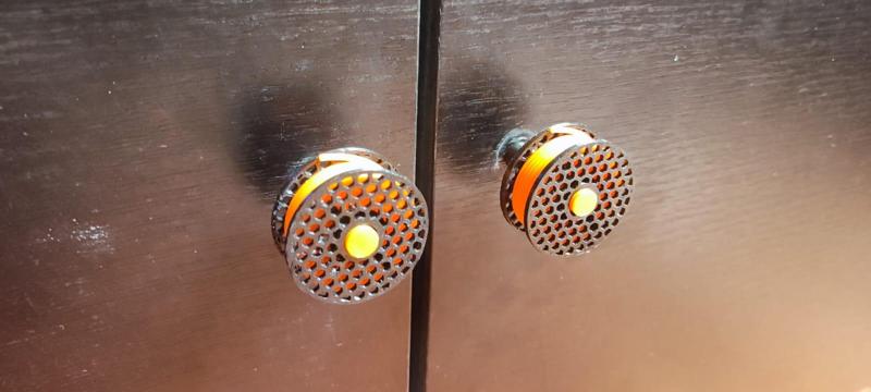 příchytka ke skřínce