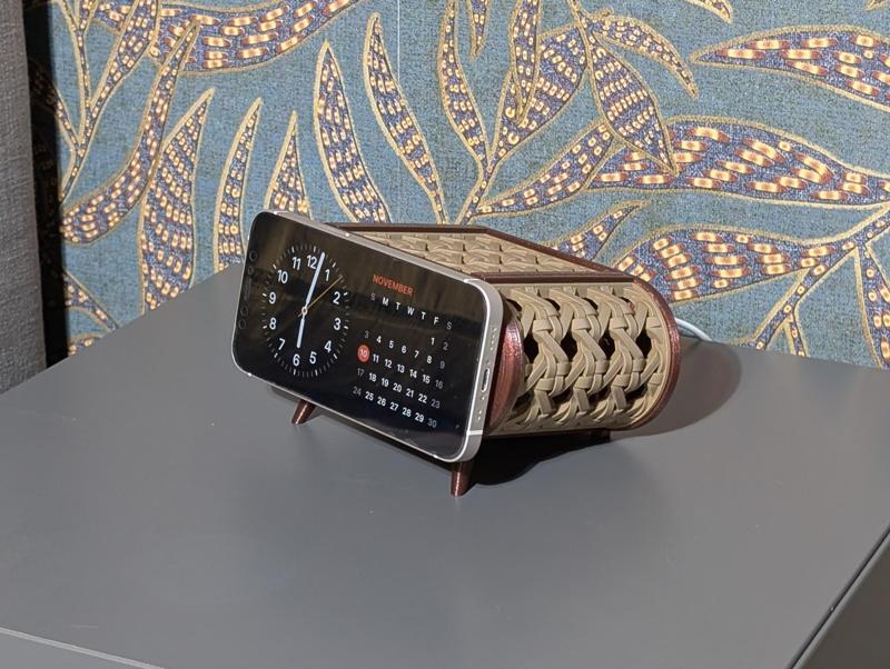 The Woven Stand: Rattan-Inspired 3D-Printed MagSafe Charger