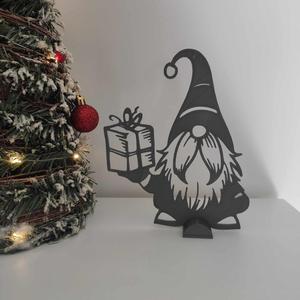 Gnome with present