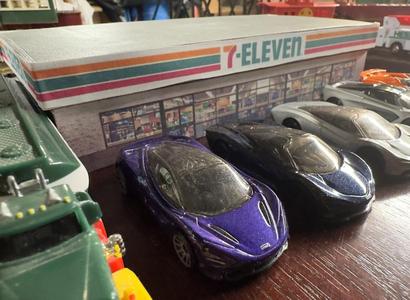 1/64 scale 7-eleven