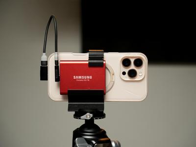 iPhone 16 Pro Max External Storage Hard Drive Samsung T5 T7 Clip