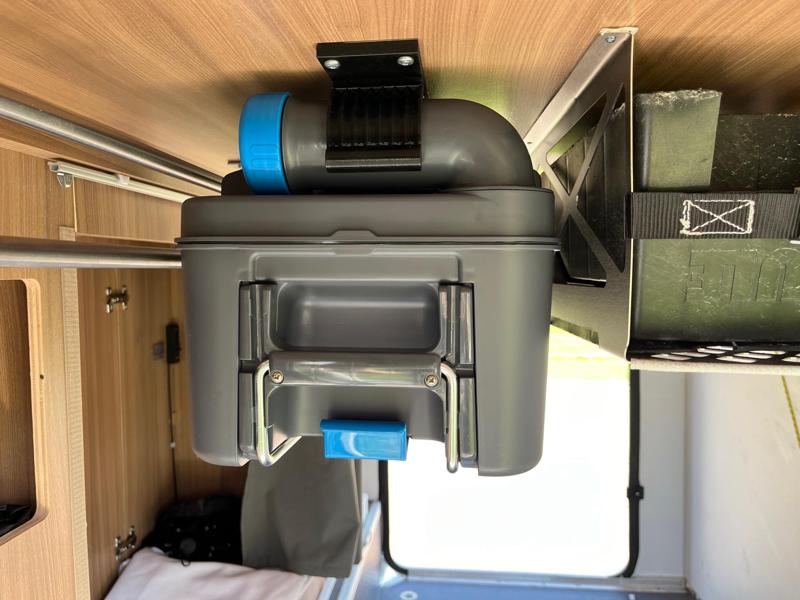 Thetford c220 toilet tank holder